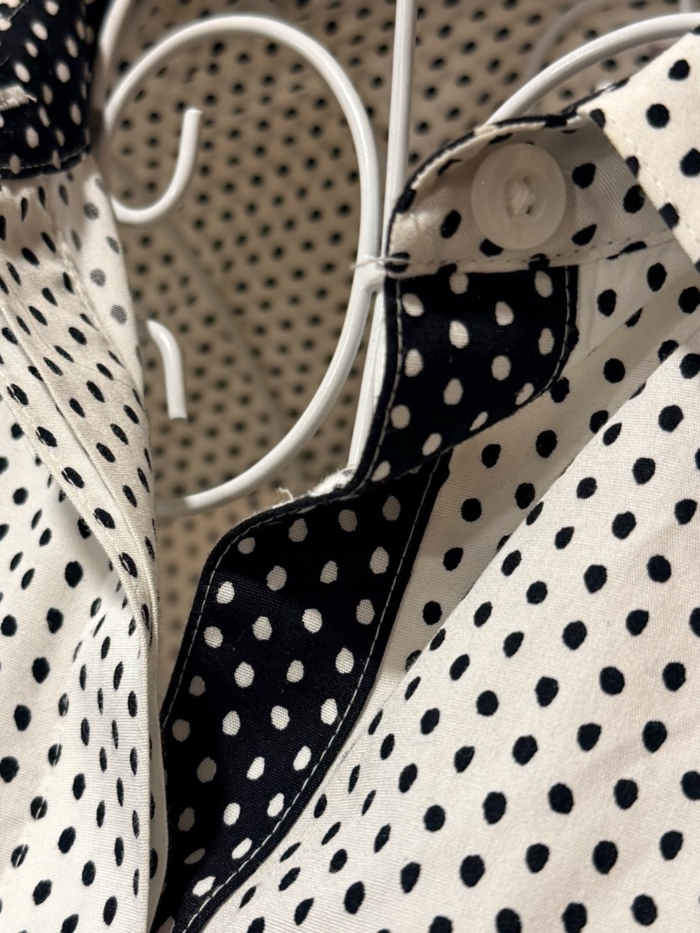 Chico's Polka Dot Spring Blouse White Black 3/4 Sleeve No-Iron Size 1 (US 8/10) - Picture 6 of 8